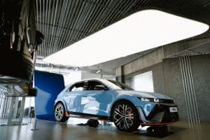 Augmented Reality Enhances Next-Gen Car Displays